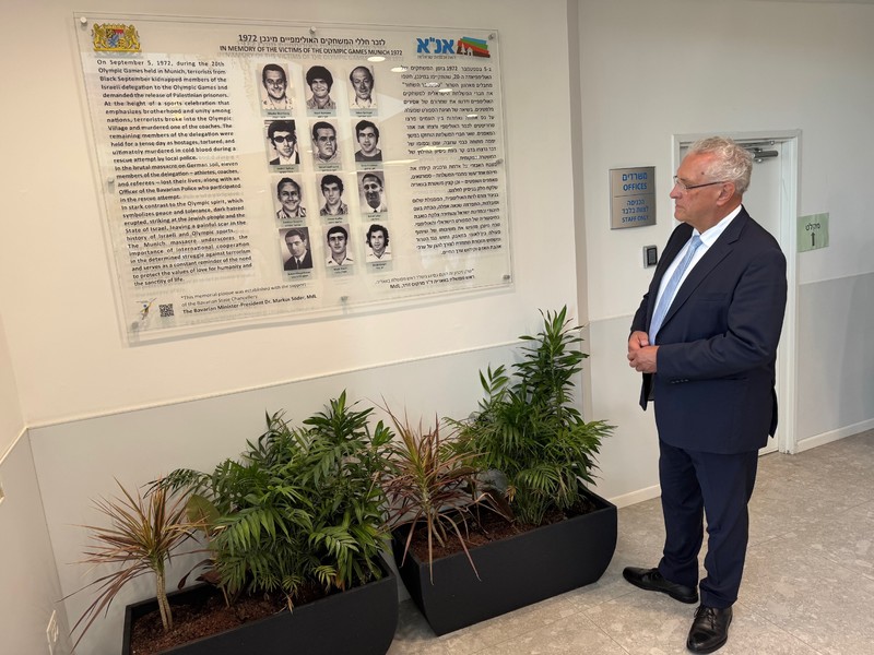 Donnerstag, 4. September 2025; Innenminister Joachim Herrmann hat in Tel Aviv eine Gedenktafel für die Opfer des Olympia-Attentats von 1972 enthüllt. Sie erinnert an elf israelische Sportler und den Polizisten Anton Fliegerbauer, die auf so tragische Weise jäh aus dem Leben gerissen wurden. Herrmann: Sie alle bleiben unvergessen!