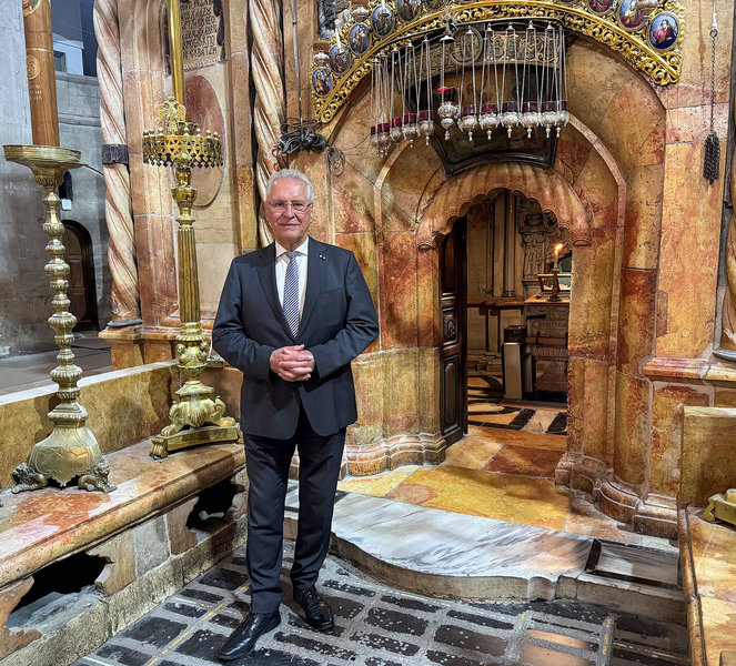 Freitag, 5. September 20205; Innenminister Joachim Herrmann hat die Heilige Messe in der Grabeskirche in der Altstadt von Jerusalem besucht. Die Grabeskirche steht an der überlieferten Stelle der Kreuzigung und des Grabes Jesu und zählt zu den größten Heiligtümern des Christentums.
