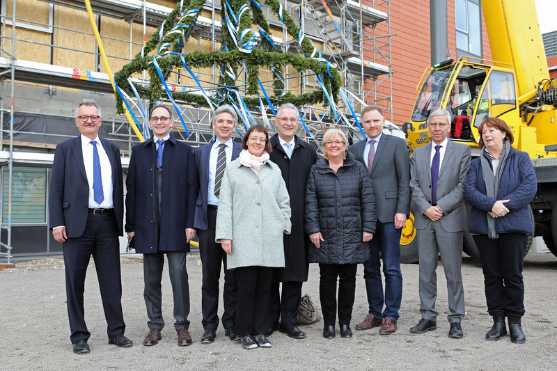 Mittwoch, 7. M�rz, Neubau f�r Universit�tsklinikum Regensburg - Bayerns Innen- und Bauminister Joachim Herrmann: Bayerns Spitzenforschung erh�lt neuen Laborbau in H�he von rund 16 Millionen Euro f�r Kampf gegen Krebs und Immunkrankheiten - Fertigstellung im Sommer 2019.