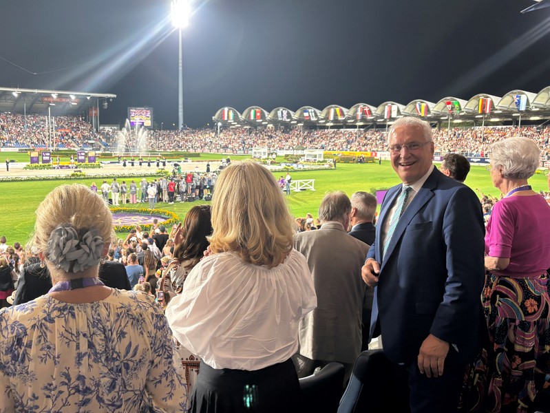 Samstag, 15. August 2026; Herrmann bei FEI Dressage World Championships in Aachen. Das Dressur-Einzelfinale der Weltmeisterschaften in Aachen war ein ganz besonderes Erlebnis, u.a. mit den großartigen Präsentationen von Rafael Netz, Isabel Werth u.v.a.m. Am Rande ergaben sich auch persönliche Begegnungen mit der IOC-Präsidentin Kirsty Coventry, dem Ehren-IOC-Präsidenten Thomas Bach, EU-Kommissionspräsidentin Ursula von der Leyen und Vertreterinnen und Vertretern der deutschen olympischen Spitzenfachverbände, vor allem zum Thema Bewerbung Münchens um olympische und paralympische Sommerspiele.
