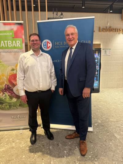 Donnerstag, 22. Oktober 2026; Der Businessclub des Handballclubs Erlangen war heute bei der gr��ten B�ckerei der Metropolregion N�rnberg zu Gast. Juniorchef Dominik Beck und Seniorchef Siegfried Beck f�hrten uns durch die moderne Produktionsst�tte in Erlangen-Tennenlohe. Vielen Dank f�r die k�stlichen Backwaren und die Unterst�tzung des HCE!

