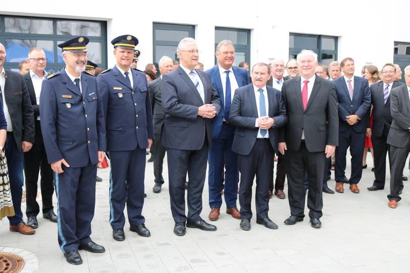 Freitag, 13. April,  Bayerns Innenminister Joachim Herrmann hat heute an der feierlichen Einweihung des neuen barrierefreien Dienstgeb�udes der Polizeiinspektion Dingolfing teilgenommen. 