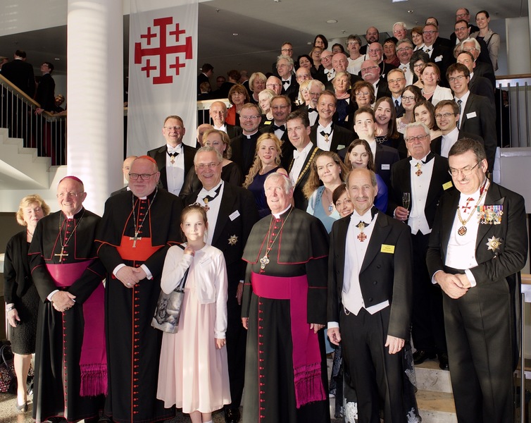 Samstag, 5. Mai, Staatsempfang anl�sslich Investiturfeier des Ritterordens vom Heiligen Grab zu Jerusalem: Ritterorden feiert in W�rzburg 150j�hriges Bestehen - Bayerns Innenminister Joachim Herrmann erinnert an weltweite Christenverfolgung und fordert friedliches Miteinander der Religionen.