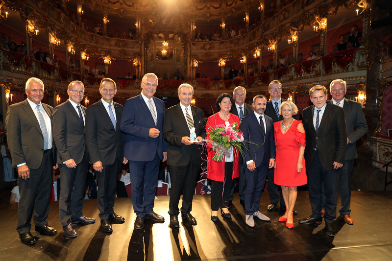 Freitag, 8. Juni 2018, Bayerns Innen- und Sportminister Joachim Herrmann hat heute in der Residenz M�nchen die Sportplakette des Bundespr�sidenten an 14 bayerische Sport- und Sch�tzenvereine ausgeh�ndigt. Fotograf Sammy Minkoff