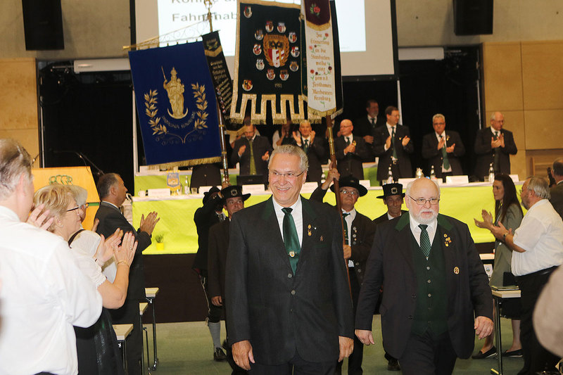 Samstag, 9. Juni 2018: Innen- und Sportminister Joachim Herrmann beim 68. Bayerischen Sch�tzentag in Landshut. Das Ziel immer vor Augen, eine ruhige Hand und gute Nerven behalten. So lernt man in Bayerns Sch�tzenvereinen erfolgreich zu sein. Und neben dem Sport werden hier auch Tradition und Geselligkeit gelebt. Unsere Sch�tzenvereine sind damit eine starke St�tze unserer Gesellschaft, wo Brauchtum gepflegt und Werte gefestigt werden, betonte Herrmann.
Foto: BSSB