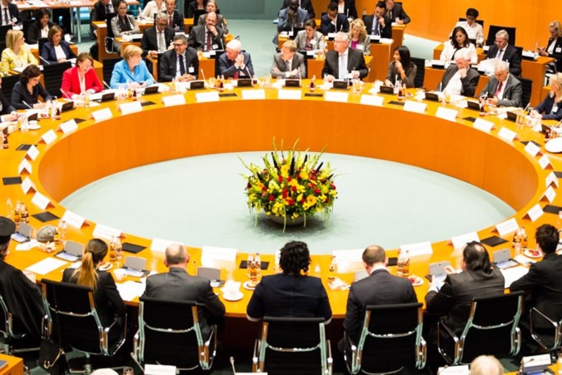 Mittwoch, 13. Juni 2018: Innen- und Integrationsminister Joachim Herrmann nimmt zusammen mit Vertretern aus Politik, Wirtschaft und Gesellschaft sowie Vertretern von Migrantenorganisationen am Integrationsgipfel im Bundeskanzleramt teil. Angesichts von 60.000 erfolgreichen Arbeitsmarktintegrationen zieht er eine positive Zwischenbilanz der bayerischen Integrationspolitik.
Foto: Bundesregierung/Steins