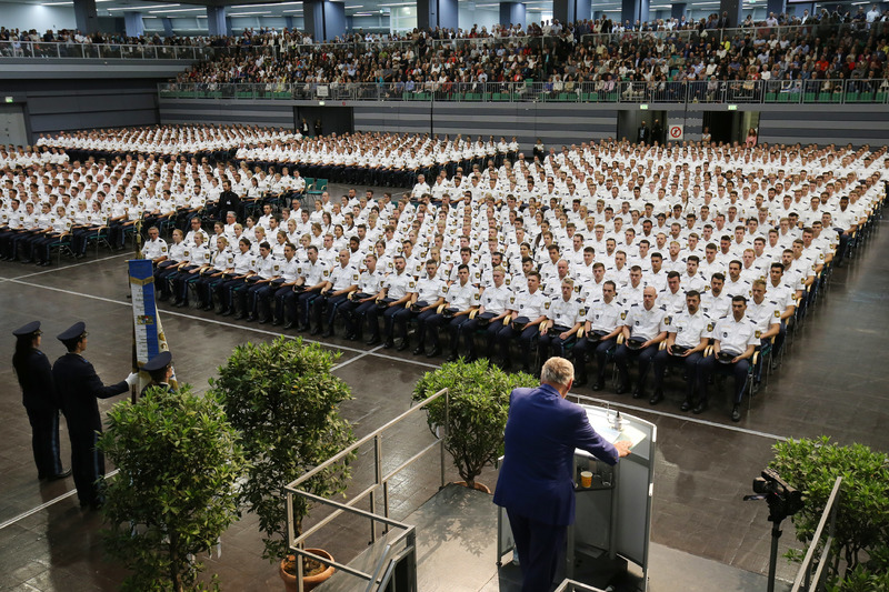 Samstag, 23. Juni 2018,  ein neuer Rekordwert: Bayerns Innenminister Joachim Herrmann hat in N�rnberg in der Frankenhalle 1.755 neuen Polizistinnen und Polizisten der Bayerischen Polizei feierlich den Diensteid abgenommen.
Foto: Kurt Fuchs