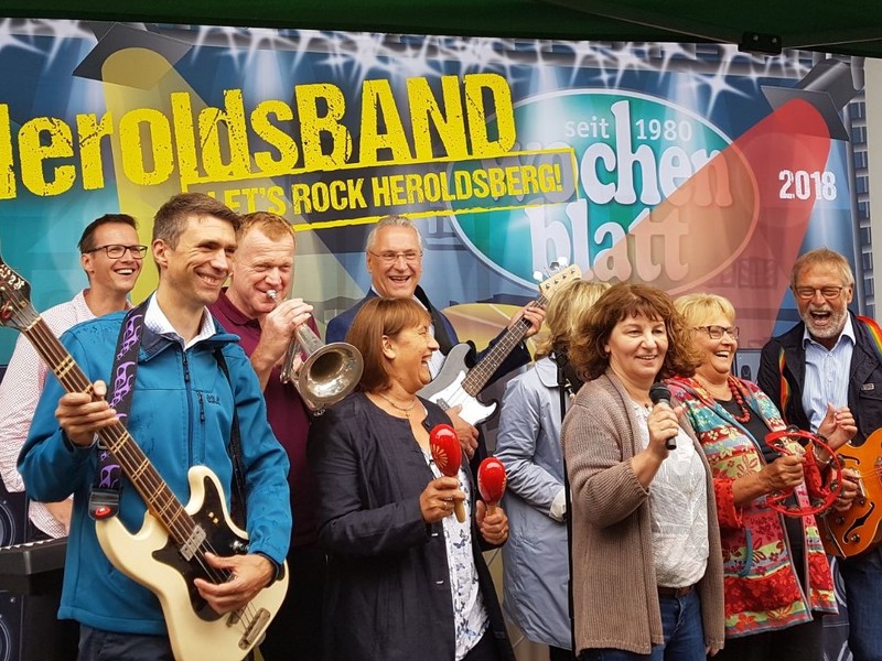 Samstag, 21. Juli 2018, bei leider regnerischen Wetter besucht Joachim Herrmann das Stra�enfest in Heroldsberg