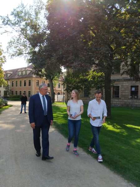 Donnerstag, 20. September 2018, Joachim Herrmann im Interview bei einem Spaziergang durch den Erlanger Schlo�garten. Constantin Kaindl und Sandra Werner von deinErlangen.de stellten ganz pers�nliche Fragen.
Foto: privat