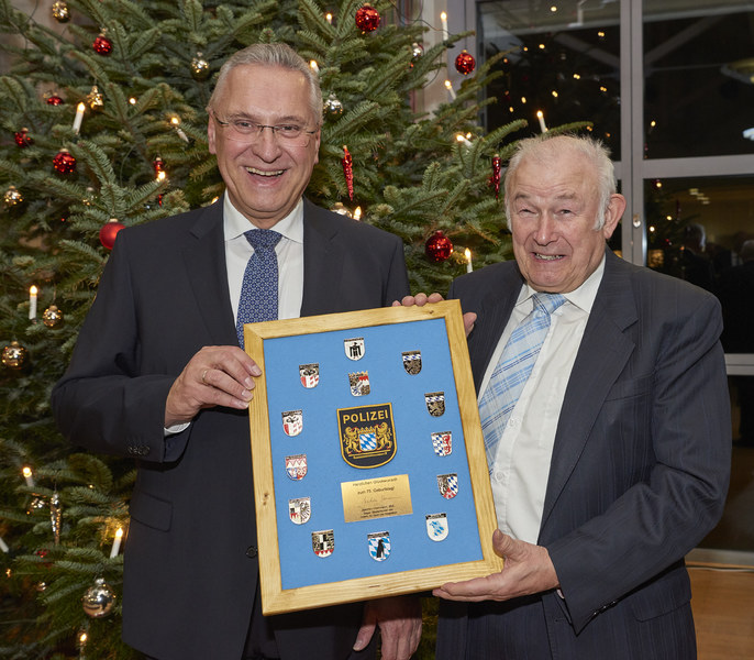 Montag, 3. Dezember 2018: Innenminister Joachim Herrmann beim Weihnachtsempfang der Bayerischen Polizei in M�nchen. Dr. G�nther Beckstein Ministerpr�sident a. D. wurde anl�sslich seines 75. Geburtstages von der Polizei beschenkt.
Foto: Polizei Bayern