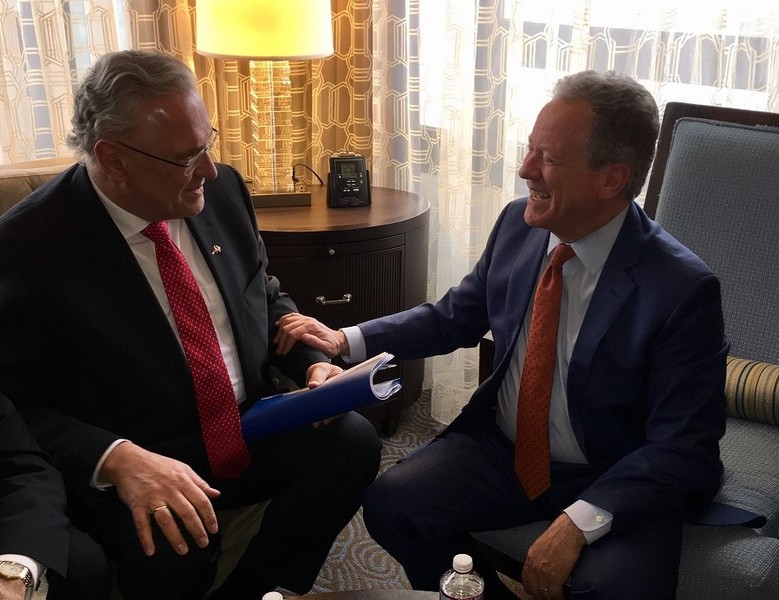 Donnerstag, 7. Februar 2019; Als letzten Programmpunkt meiner Washington-Reise hatte ich heute ein Gespr�ch mit Governor David Beasley, Executive Director des Weltern�hrungsprogramms der Vereinten Nationen, an dem auch eine Reihe von Bundestagsabgeordneten teilnahm.   Es gibt gro�e Herausforderungen, vor allem in Afrika. F�r mich ist klar: Wir m�ssen Fluchtursachen noch besser bek�mpfen!