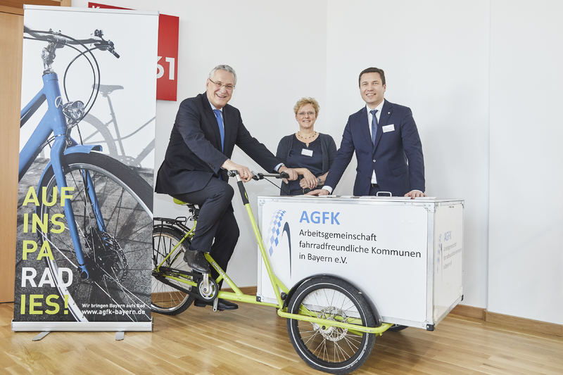 Donnerstag, 21. Februar 2019; Als Schirmherr der 'Arbeitsgemeinschaft fahrradfreundliche Kommunen in Bayern' (AGFK Bayern) hat Bayerns Innen- und Sportminister Joachim Herrmann die Freizeitmesse f.re.e. in M�nchen besucht.