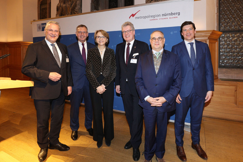 Montag, 25. Februar 2019: Innenminister Joachim Herrmann ist beim Kammergespr�ch der Industrie- und Handelskammer (IHK) N�rnberg f�r Mittelfranken mit der franz�sischen Botschafterin in Deutschland, Anne-Marie Desc�tes. Deutschland und Frankreich haben eine gemeinsame Verantwortung f�r die Zukunft Europas. V.l.n.r.: Staatsminister Joachim Herrmann, IHK-Pr�sident Dirk von Vopelius, Botschafterin Anne-Marie Desc�tes, Honorarkonsul Dr. Matthias Everding, Generalkonsul Pierre Lanapats, stellv. Generalkonsul Beno�t Schneider 
Foto: Kurt Fuchs / IHK