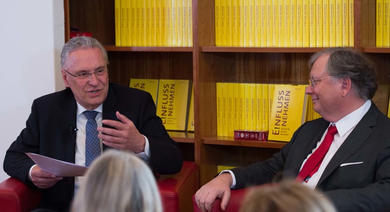 Dienstag, 9. April 2019; Bayerns Innenminister Joachim Herrmann hat heute im Rahmen der Buchvorstellung 
