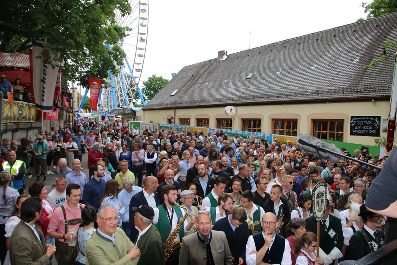 Donnerstag, 6. Juni 2019; Am Donnerstag startete die 264. Bergkirchweih mit dem traditionellen Zug der Sch�tzen zum Bieranstich.
