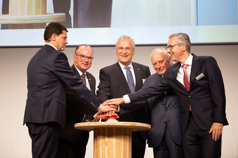 Freitag, 7. Juni 2019: Innenminister Joachim Herrmann besucht die Er�ffnung des neuen Logistikzentrums von FEGA & Schmitt in Heilsbronn. 