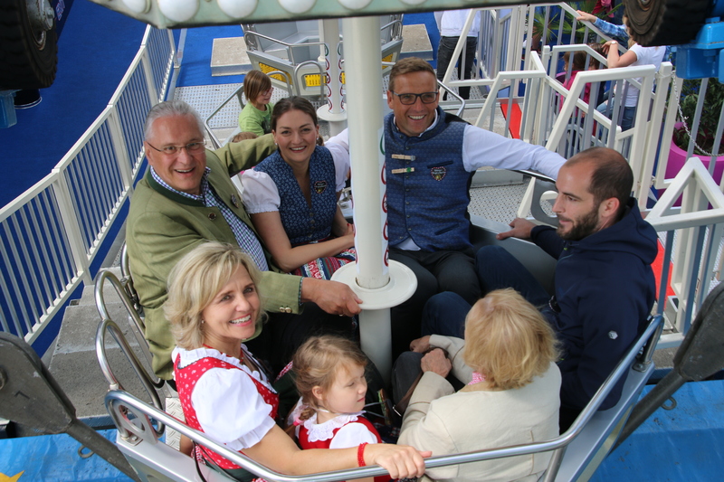 Samstag, 8. Juni 2019; CSU Stammtisch auf der Erlanger Bergkirchweih mit Staatsministerin Judith Gerlach. Hier zum Abschluss eine Fahrt im Riesenrad.
Foto: Patrick Helmer