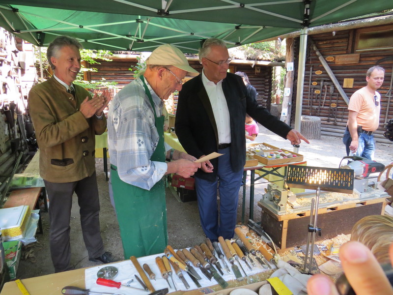 Sonntag, 15. September 2019, Erlangen; Innenminister Joachim Herrmann informiert sich beim j�hrlichen Waldfest des Walderlebniszentrums in Erlange-Tennenlohe.