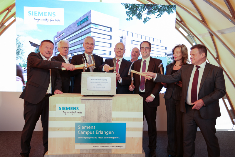 Freitag, 18. Oktober 2019; Bei der Grundsteinlegung f�r Modul 2 des Siemens Campus Erlangen bedankte sich Bayerns Innenminister Joachim Herrmann f�r dieses klare Bekenntnis zum Traditions-Standort Erlangen. 