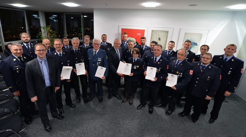 Freitag, 8. November 2019; Innenminister Joachim Herrmann bedankt sich bei den Mitgliedern der Freiwilligen Feuerwehr Erlangen bei der j�hrlichen Ehrung f�r ihr gro�artiges Engagement.