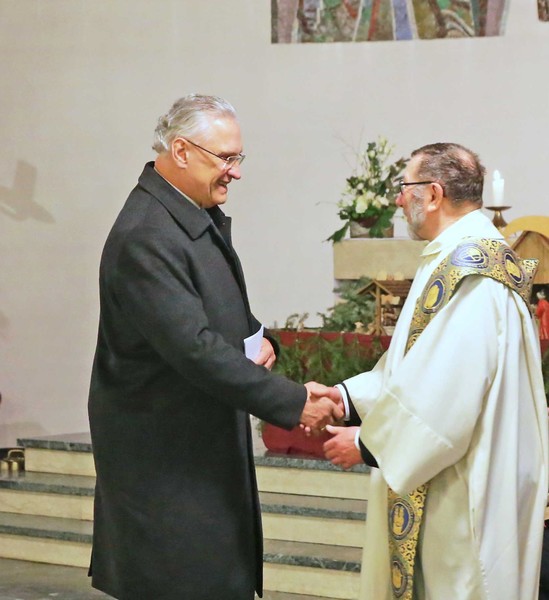 Sonntag, 26. Januar 2020; Innenminister Joachim Herrmann dankt Dekan Dobeneck bei dessen Verabschiedung in St. Kunigund in Uttenreuth f�r sein jahrelanges seelsorgerisches Engagement in der Region Erlangen - Erlangen/H�chstadt.