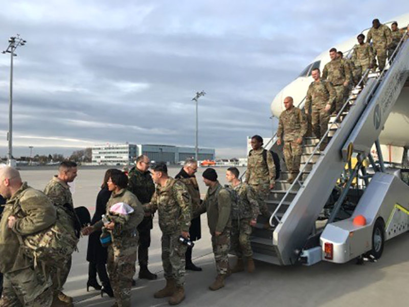Donnerstag, 5. M�rz 2020; Innenminister Joachim Herrmann begr��t erste US-Soldaten f�r DEFENDER-Europe 20 am Flughafen N�rnberg! 