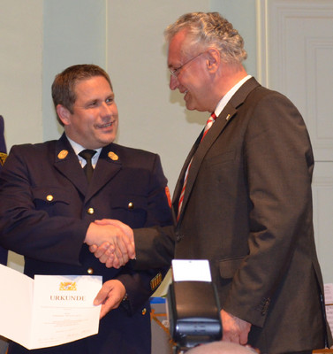 Helferempfang Mittelfranken mit Verleihung Abzeichen Fluthelfer 2013
Innenminister Joachim Herrmann gibt 'Helferempfang' f�r mittelfr�nkische Polizei, Feuerwehren, freiwillige Hilfsorganisationen, THW und weitere Helfer - Verleihung des Abzeichens 'Fluthelfer 2013' - 