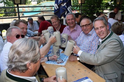 Besuch der Erlanger Bergkirchweih im �Juni 2014 mit dem Chef der M�nchner Paulaner Brauerei Andreas Steinfatt und dem Sprecher der Wiesn-Wirte Toni Roiderer und dem Chef der Kulmbacher Brauerei Markus Stodden.