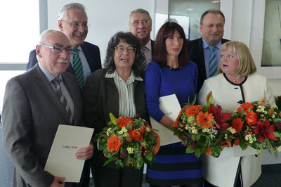 Ehrung von verdienten Kommunalpolitikerinnen und �politikern im Erlanger Rathaus im November 2014, Robert H�ttner, Gisela Baumg�rtel, Dr. Peter Ruthe, Rosi Egelseer-Thurek, Walter Nussel, MdL, Birgitt A�mus.