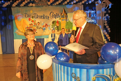 Inthronisation Brucker Ga�henker mit Ordensaush�ndigung an Fr. Strampfer am 5. Januar 2016