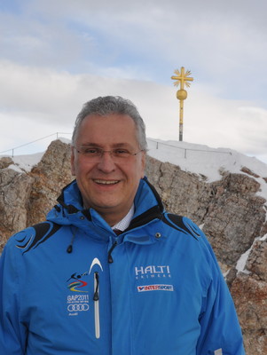 45 Jahre Lawinenwarndienst Bayern.- Festveranstaltung auf der Zugspitze
Bayerns Innenminister Joachim Herrmann w�rdigt mehr als 400 ehrenamtliche Mitarbeiter im Lawinenwarndienst: 