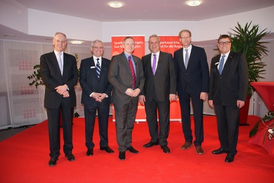 Auf Einladung des Wirtschaftsrates f�r Spitzenhandball Erlangen sprach Sparkassen-Pr�sident Georg Fahrenschon in den R�umlichkeiten der Sparkasse Erlangen �ber wirtschafts- und w�hrungsspezifische Perspektiven f�r unsere Gesellschaft und Sparkassen als Stabilisatoren in Zeiten des Umbruchs.