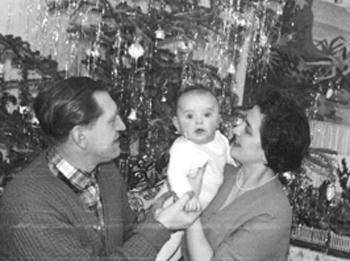 Ein M�nchner Kindl - 

Joachim Herrmann wurde am 21. September 1956 in M�nchen geboren. Sein aus Amberg stammender Vater Dr. Johannes Herrmann war damals Dozent an der Ludwig-Maximilian-Universit�t, seine Mutter Dr. Adele Herrmann, geb. Koch, selbst M�nchnerin, war Studienr�tin am St�dtischen Luisen-Gymnasium.