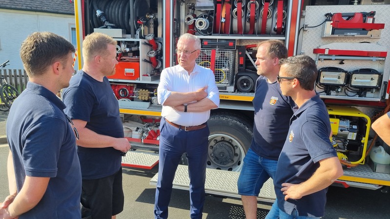 Sonntag, 24. Juli 2022; Innenminister Joachim Herrmann besucht das Familienfest der FFW Möhrendorf und erkundigt sich vor Ort über die Ausrüstung der Freiwilligen Feuerwehr.