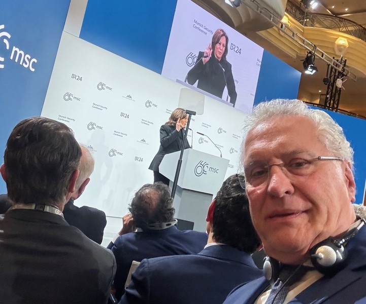 Freitag, 16. Februar 2024; Bei der Münchner Sicherheitskonferenz hat US-Vizepräsidentin Kamala Harris heute ein klares Bekenntnis zur vollen Solidarität der USA mit allen NATO-Partnern abgegeben