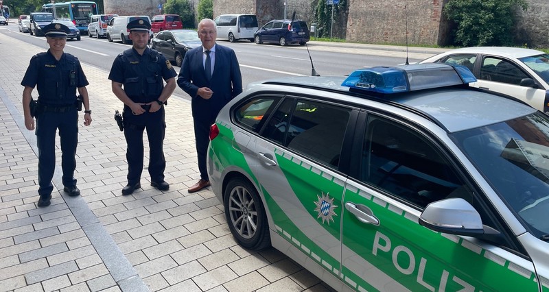 Freitag, 7. Juni 2024; Auch in Bayern wird heute mit Trauerflor an allen Polizeiautos des in Mannheim ermordeten Polizeibeamten gedacht