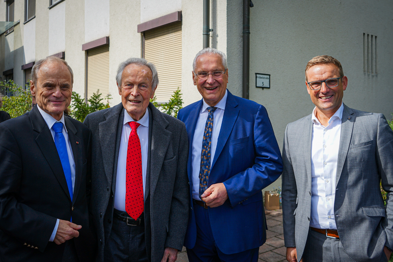 Sonntag, 15. September 2024; Feier anl. 100 Jahre Eingemeindung Bruck nach Erlangen. Auf dem Bild von links: Christian Nowak, Vorsitzender des Stadtteilbeirates Bruck Anger; Altoberbürgermeister Dr. Dietmar Hahlweg; Kommunalminister Joachim Herrmann; Bürgermeister Jörg Volleth