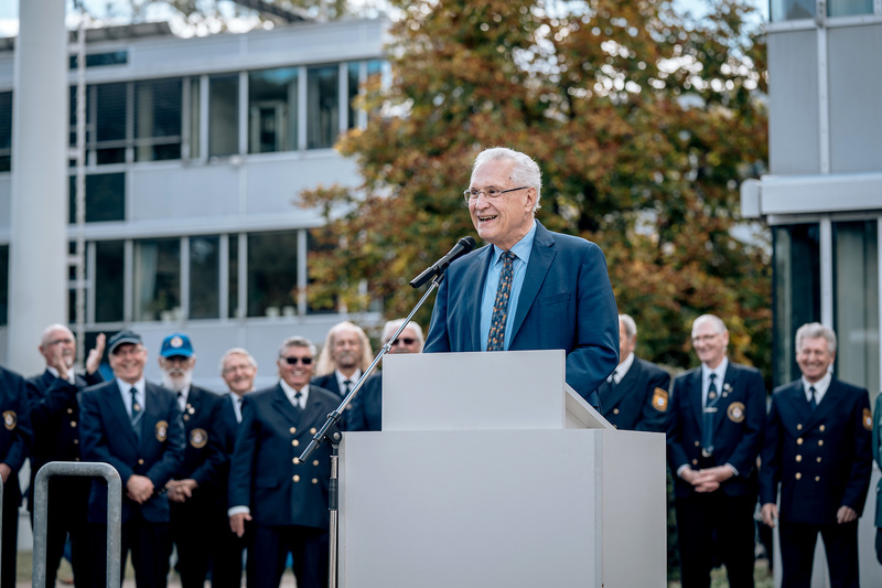 Sonntag, 29. September 2024: Innenminister Joachim Herrmann freute sich über die Einladung zum Tag der offenen Tür der Polizeiinspektion Fürth. Herrmann: Mein besonderer Dank gilt allen Mitarbeiterinnen und Mitarbeitern. Sie setzen sich tagtäglich für die Sicherheit der Bürgerinnen und Bürger in der Region ein.
Copyright: @ Polizeipräsidium Mittelfranken