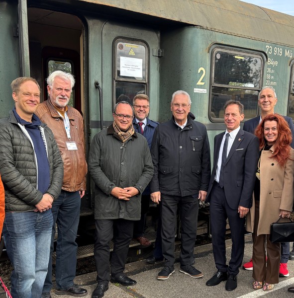 Sonntag, 13. Oktober 2024; Innenminister Joachim Herrmann beim Bürgerfest in Wassertrüdingen. Ab Dezember wird die Bahnstrecke Gunzenhausen reaktiviert.