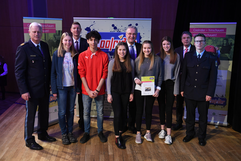 Donnerstag, 25. Januar, 15 Jahrg�nge 'Coolrider': Bayerns Innen- und Verkehrsminister Joachim Herrmann zeichnet rund 570 Sch�ler von mehr als 50 Schulen f�r vorbildliche Zivilcourage in �ffentlichen Verkehrsmitteln aus - Immer mehr 'Coolrider' in ganz Bayern.