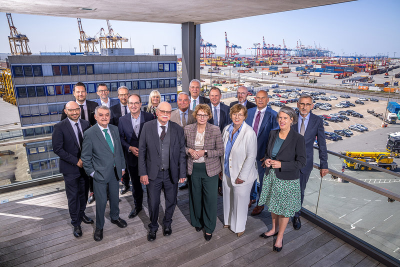 Freitag, 13. Juni 2025; Im Mittelpunkt der Gespräche standen unter anderem Fragen der inneren Sicherheit, der Migrationspolitik und des Bevölkerungsschutzes. Die Konferenz endete mit zahlreichen Beschlüssen, die wichtige Impulse für die zukünftige Ausrichtung der deutschen Innenpolitik setzen.

Innenminister Joachim Herrmann: Zivile Verteidigung und Zivilschutz sind aus meiner Sicht sehr wichtige Punkte dieser IMK. Angesichts der geänderten Sicherheits- und Bedrohungslage müssen wir nicht nur die militärischen Fähigkeiten ausbauen, sondern auch die Zivile Verteidigung umfassend stärken.
Copyright:Senator für Inneres und Sport