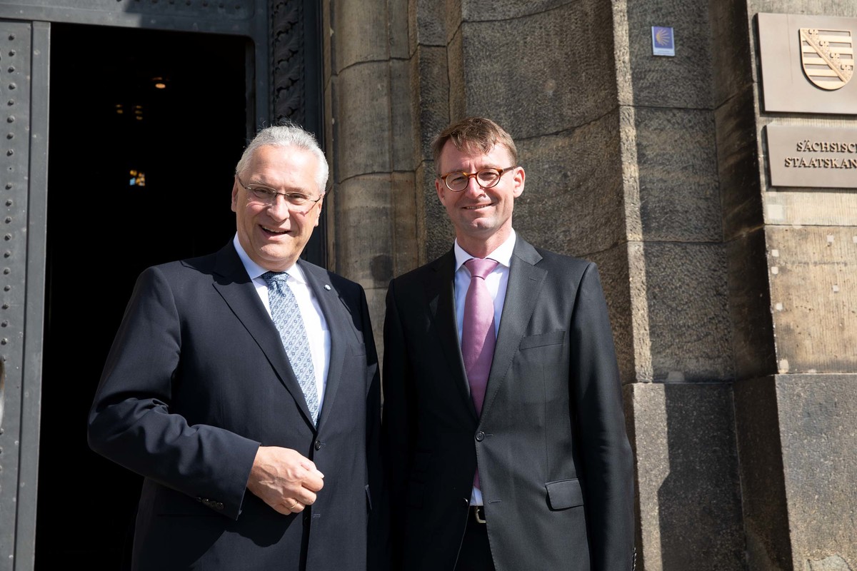 rechts: Innenminister Roland Wller (Sachsen) und Innenminister Joachim Herrmann; Foto: Schsisches Staatsministerium des Innern