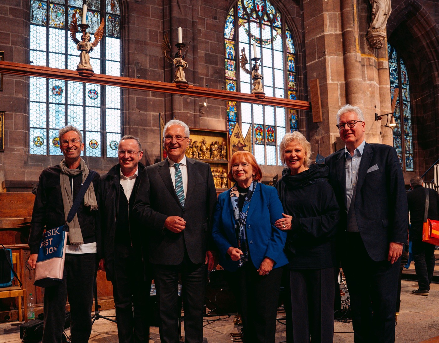 Gruppenbild v.l.n.r. Moritz Puschke (geschftsfhrender Intendant Musikfest ION) Carsten Kopp (Landesbischof Bayern der ev-luth Kirche) Joachim Herrmann, Mdl (Bayerischer Innenminister) Ingrid Hofmann (Hofmann Personal) Friedhilde Trn (Dirigentin) Matth