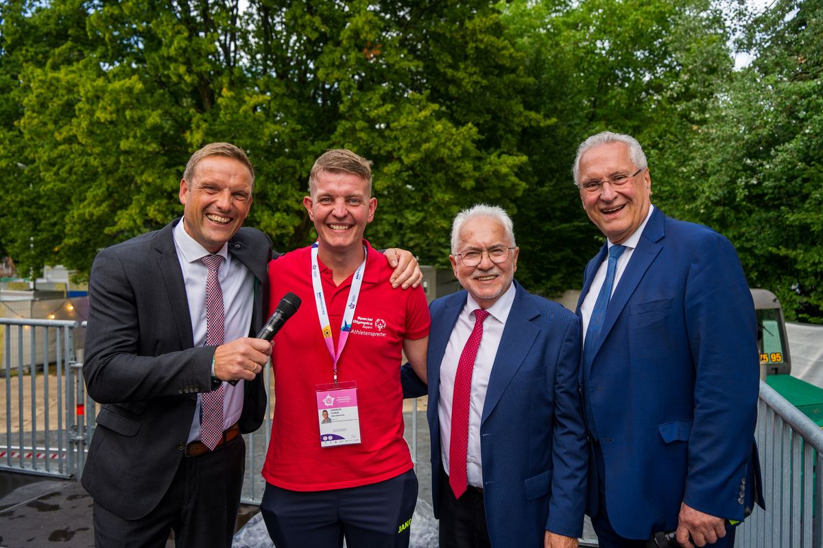 Jrg Volleth (Brgermeister Stadt Erlangen), Max Khnreich (Athletensprecher), Erwin Horak (Prsident SOBY), Joachim Herrmann (Bay. Sportminister)
